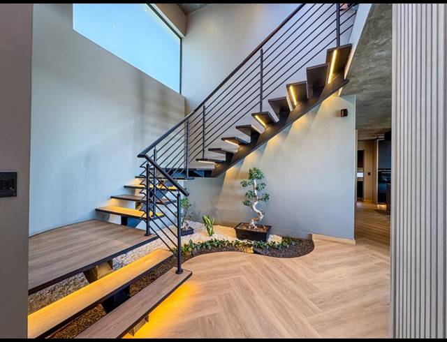 5 BEDROOM HOUSE FOR SALE IN MIDSTREAM HEIGHTS